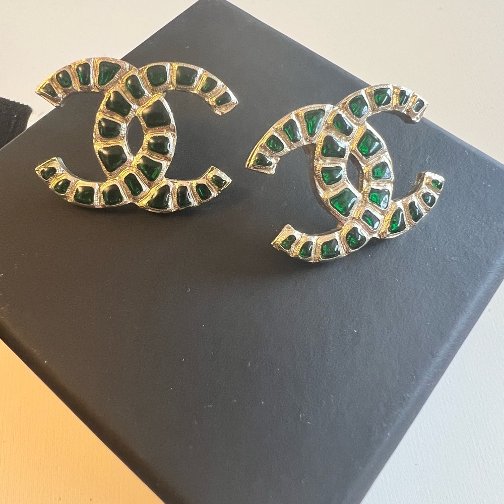 Chanel Earrings with box